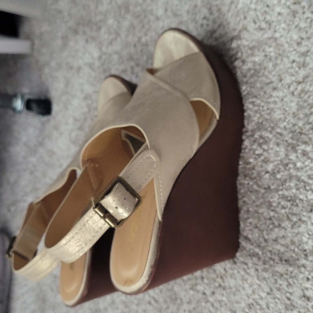 Golden wedges